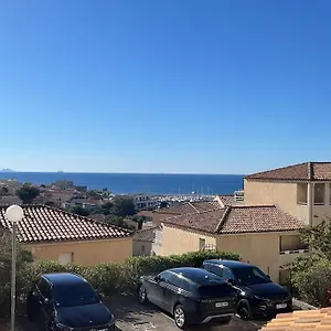 Appartement Vue Avec Piscine Et Terrain De Tennis, Sausset-les-Pins